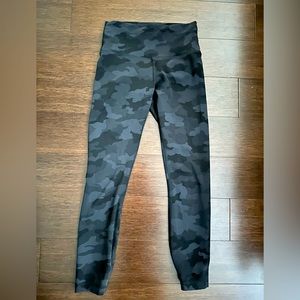 Lululemon Camo Wunder Under Train 28”